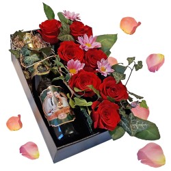 Sticla sampanie personalizata + aranjament trandafiri